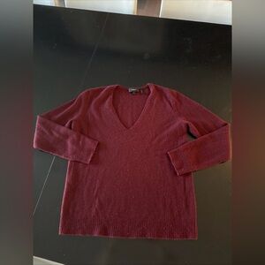 Theory cashmere v neck burgundy sweater sz s